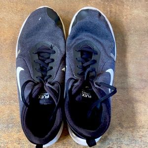 Nike FLEX Experience 8